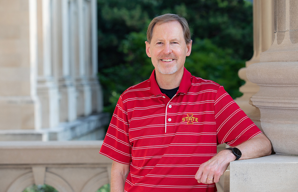 Man in red Iowa State shirt on Beardshear steps